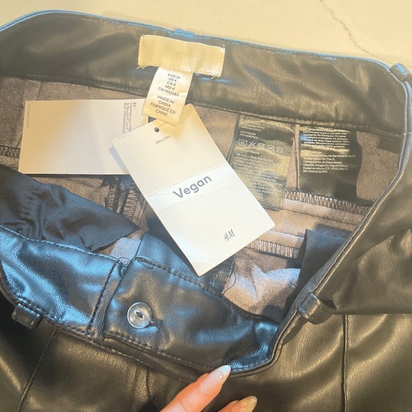 H&M | NWT Black Vegan Faux Leather High-Waisted Straight Leg Pants | Size 4 - Picture 11 of 11